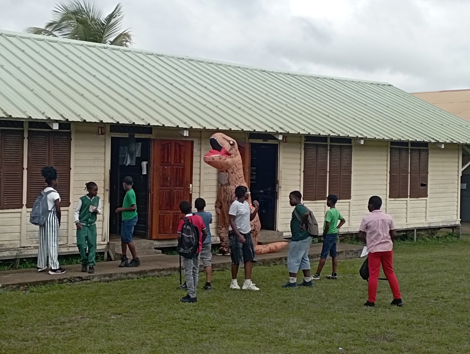 Quand le professeur d'histoire-géo incarne le Jurassique
