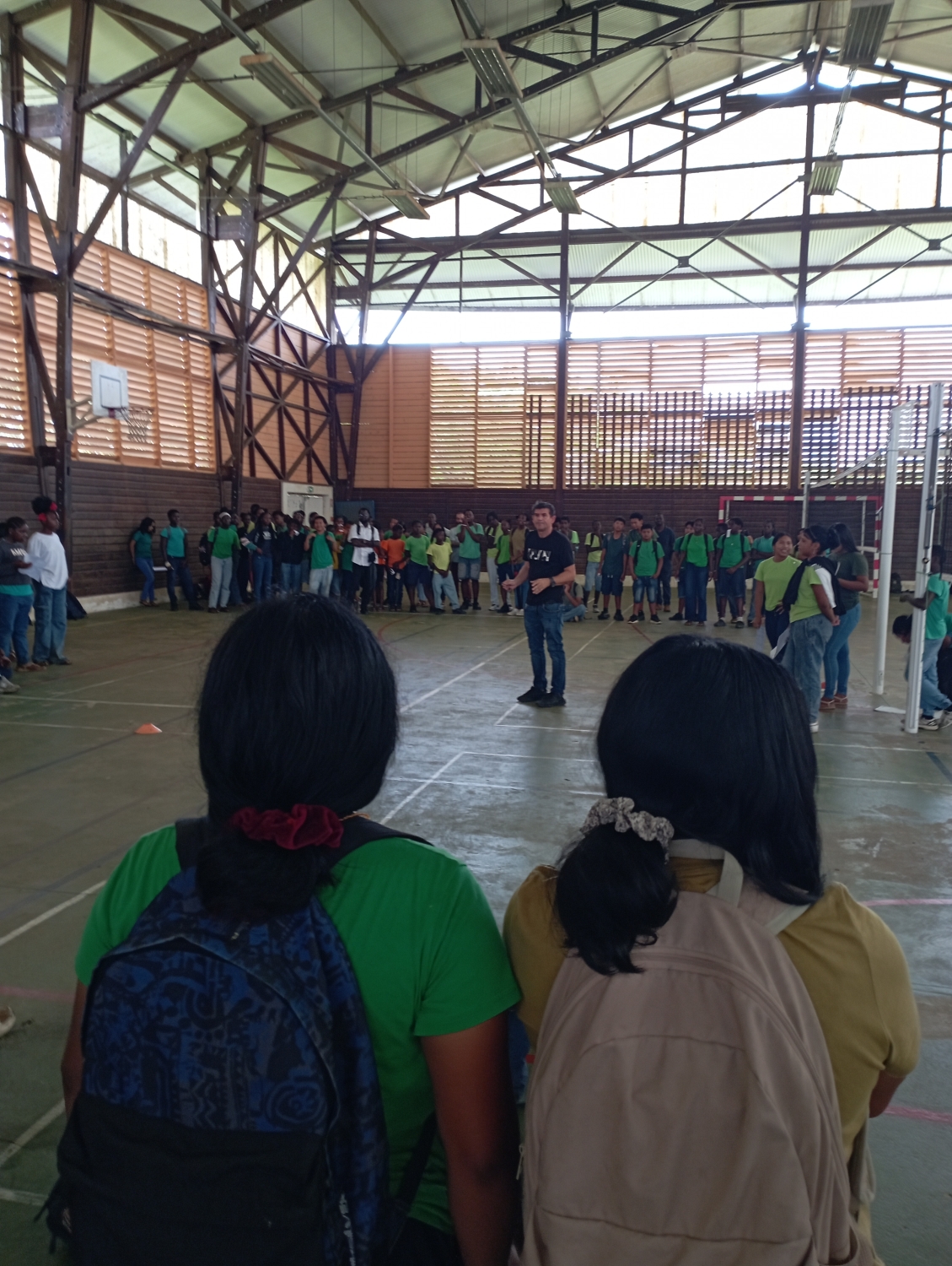 M. PEREZ annonce la scénette