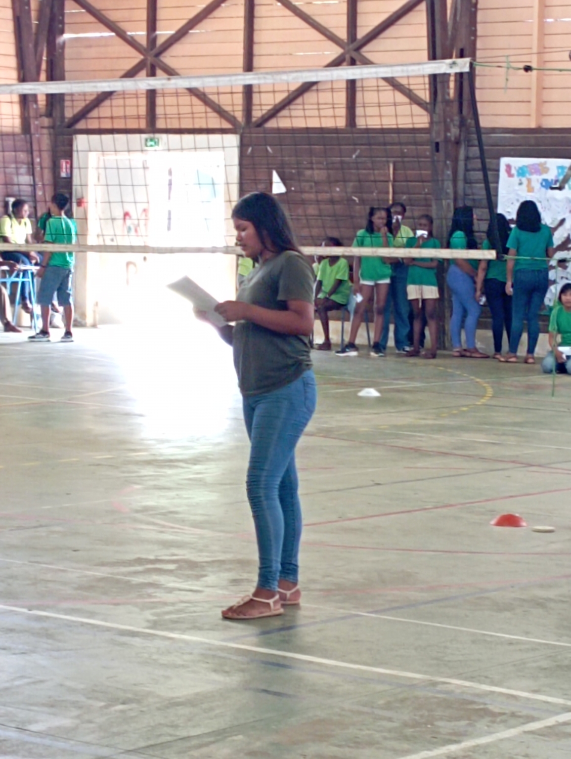 Une lectrice de scénette