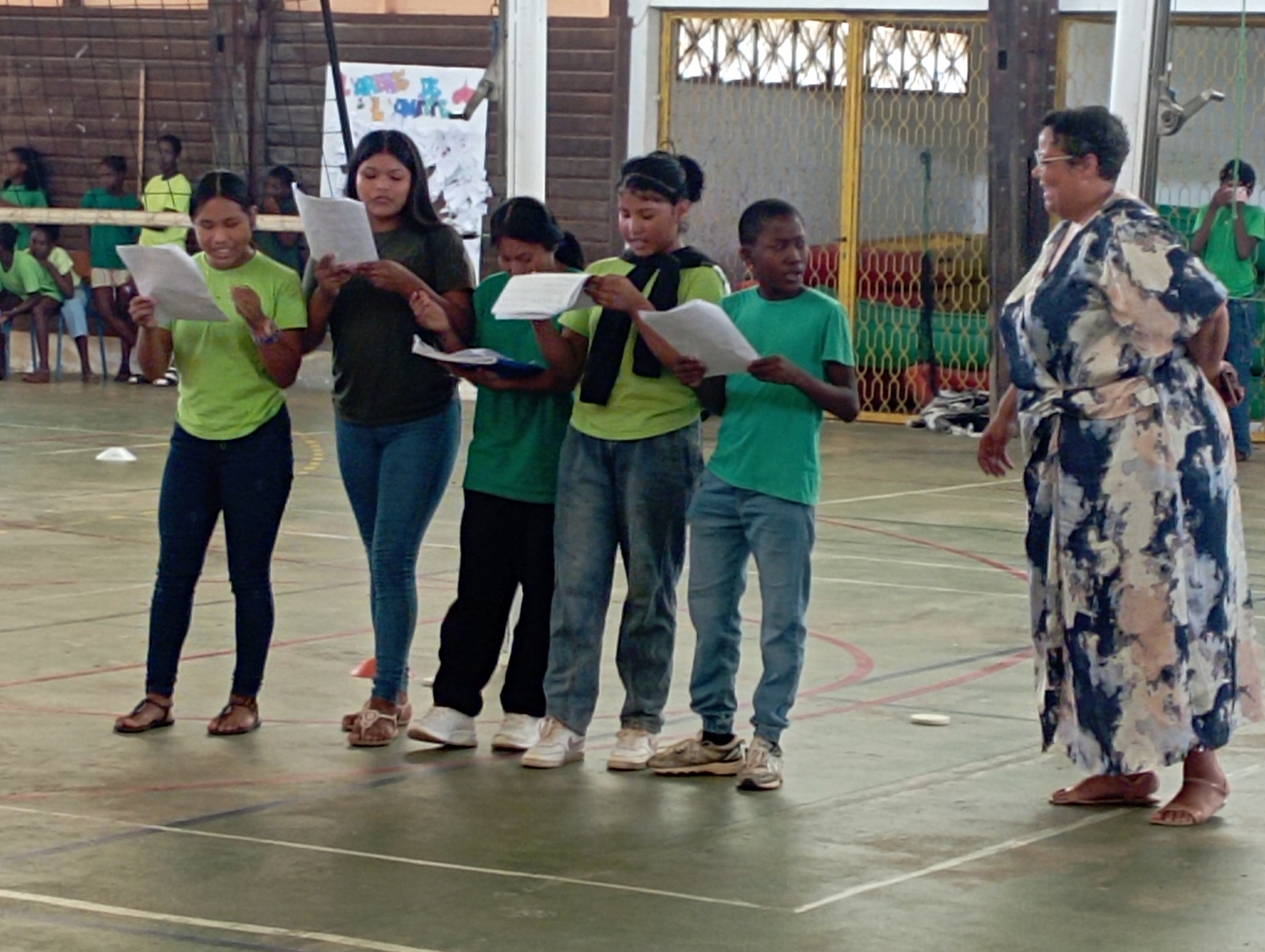 Mme CHAUMET et les lecteurs 01